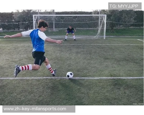 足球侧翻技巧解析与实战应用分享助你提升球场表现 足球侧翻技巧解析与实战应用分享助你提升球场表现